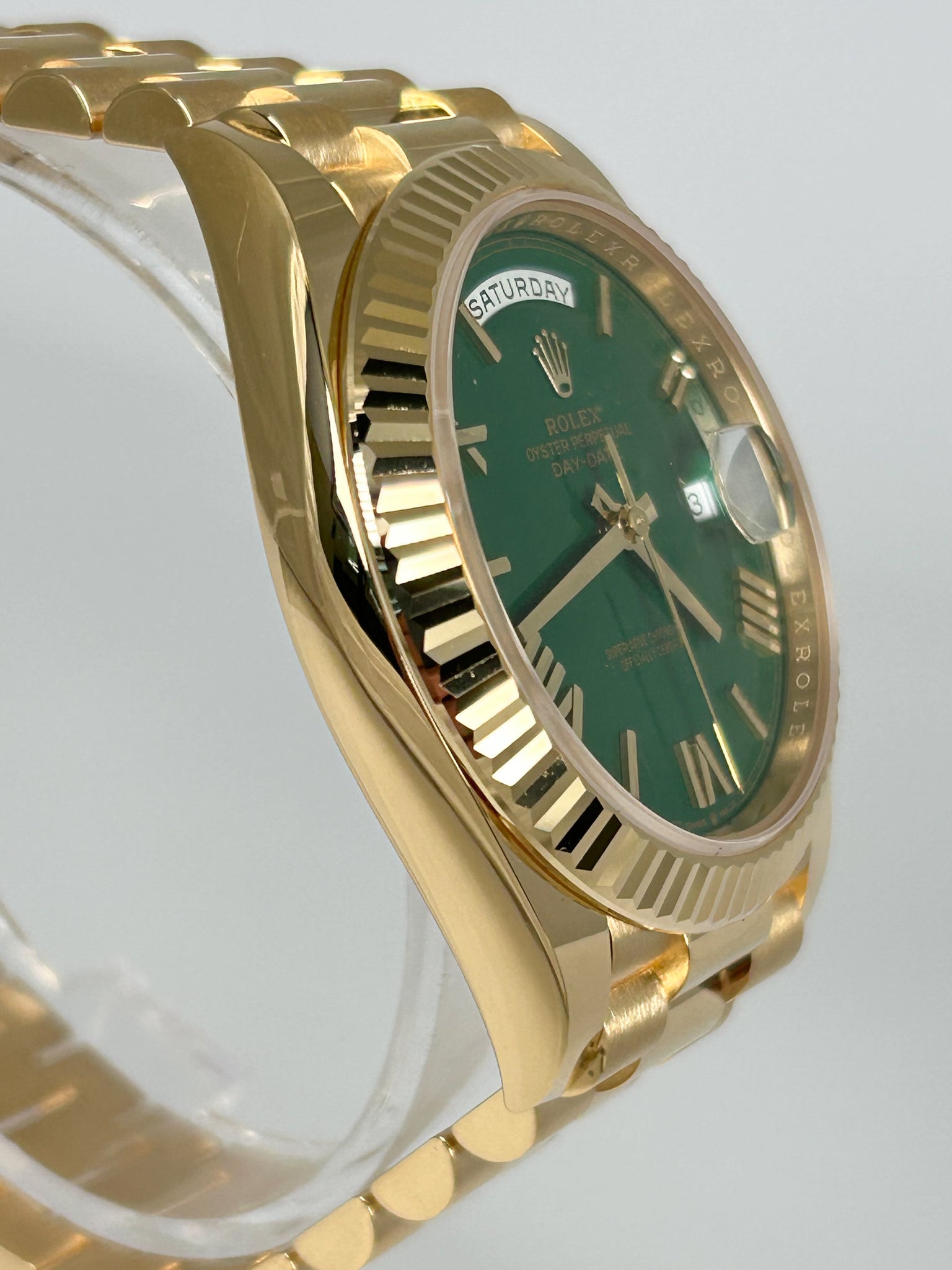 Rolex Day-Date 40 Green Roman Yellow Gold 228238