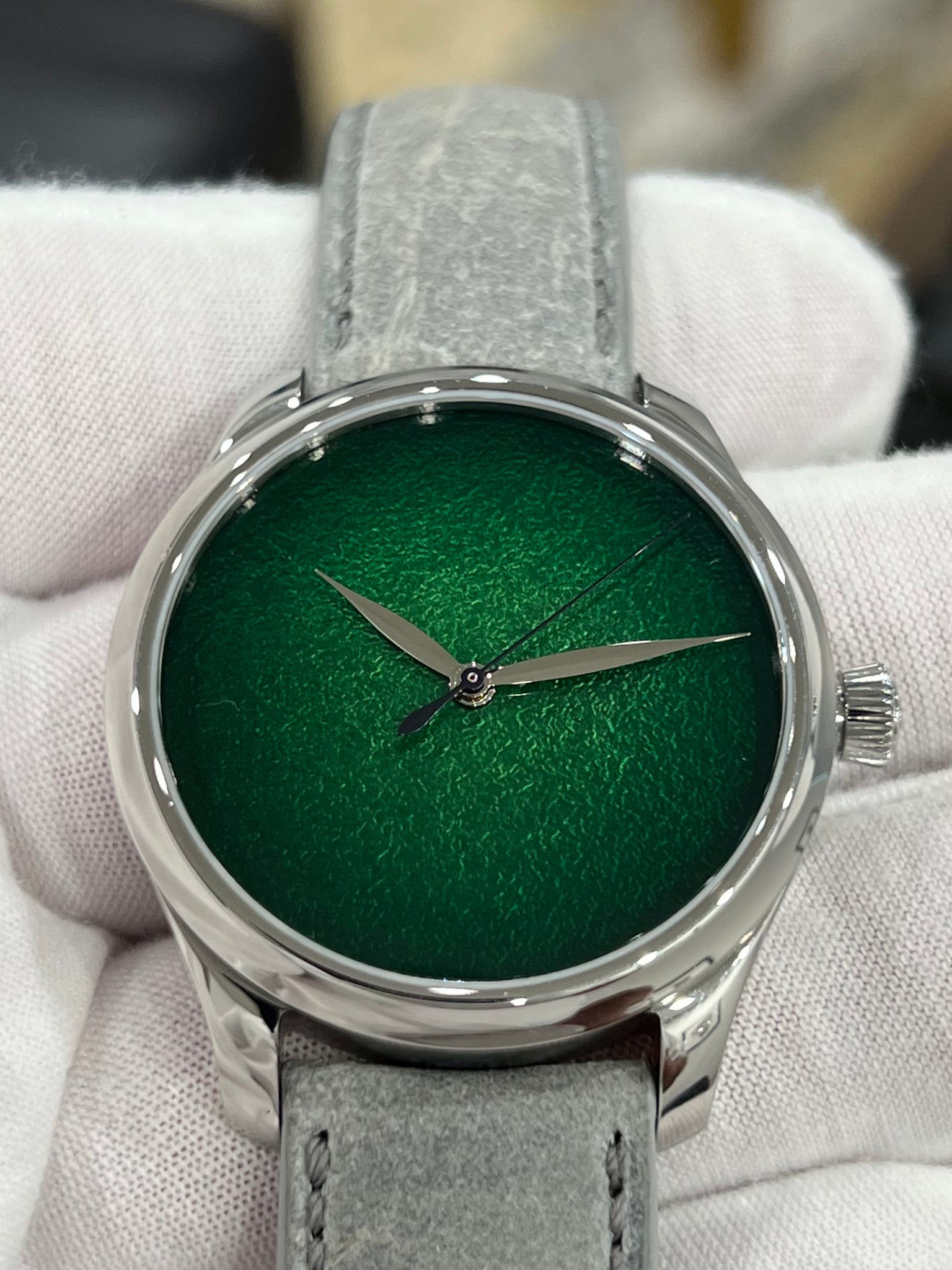 H. MOSER & CIE MOSER ENDEAVOUR CENTRE SECONDS CONCEPT LIME GREEN 1200-1233