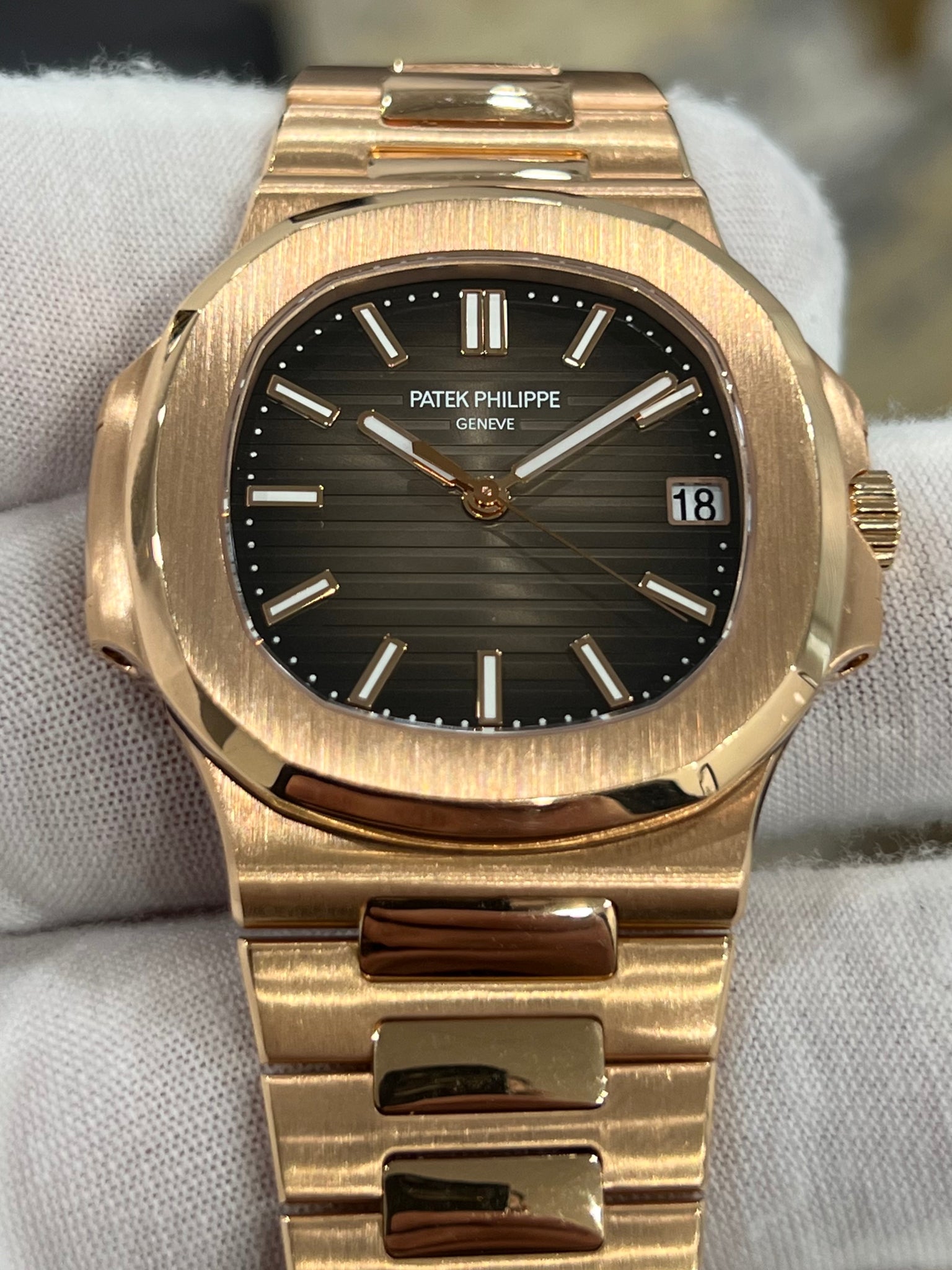 PATEK PHILIPPE 5711/1R-001 NAUTILIS ROSE GOLD